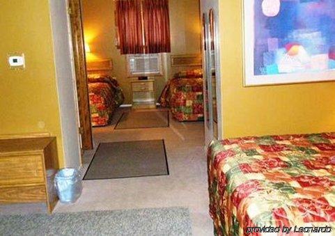 Hotel Rodeway & Near Okoboji Milford